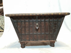 Indian Antique brass metal blanket box Brown coffee table chest 92X53X58cm Indian Antique brass metal blanket box Brown coffee table chest 92X53X58cm