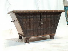 Indian Antique brass metal blanket box Brown coffee table chest 92X53X58cm Indian Antique brass metal blanket box Brown coffee table chest 92X53X58cm