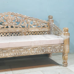 Mughal Garden Hand Carved Balinese Daybed Limewash 150x60x80 cm Mughal Garden Hand Carved Balinese Daybed Limewash 150x60x80 cm