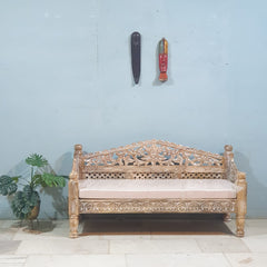 Mughal Garden Hand Carved Balinese Daybed Limewash 150x60x80 cm Mughal Garden Hand Carved Balinese Daybed Limewash 150x60x80 cm