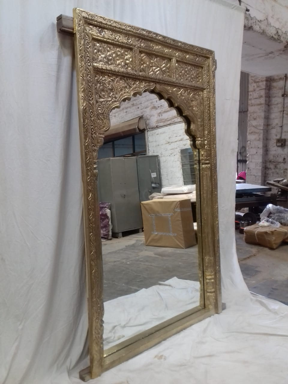 Mehrab Carved Mirror Frame With Golden Finish 180x220 cm  -  