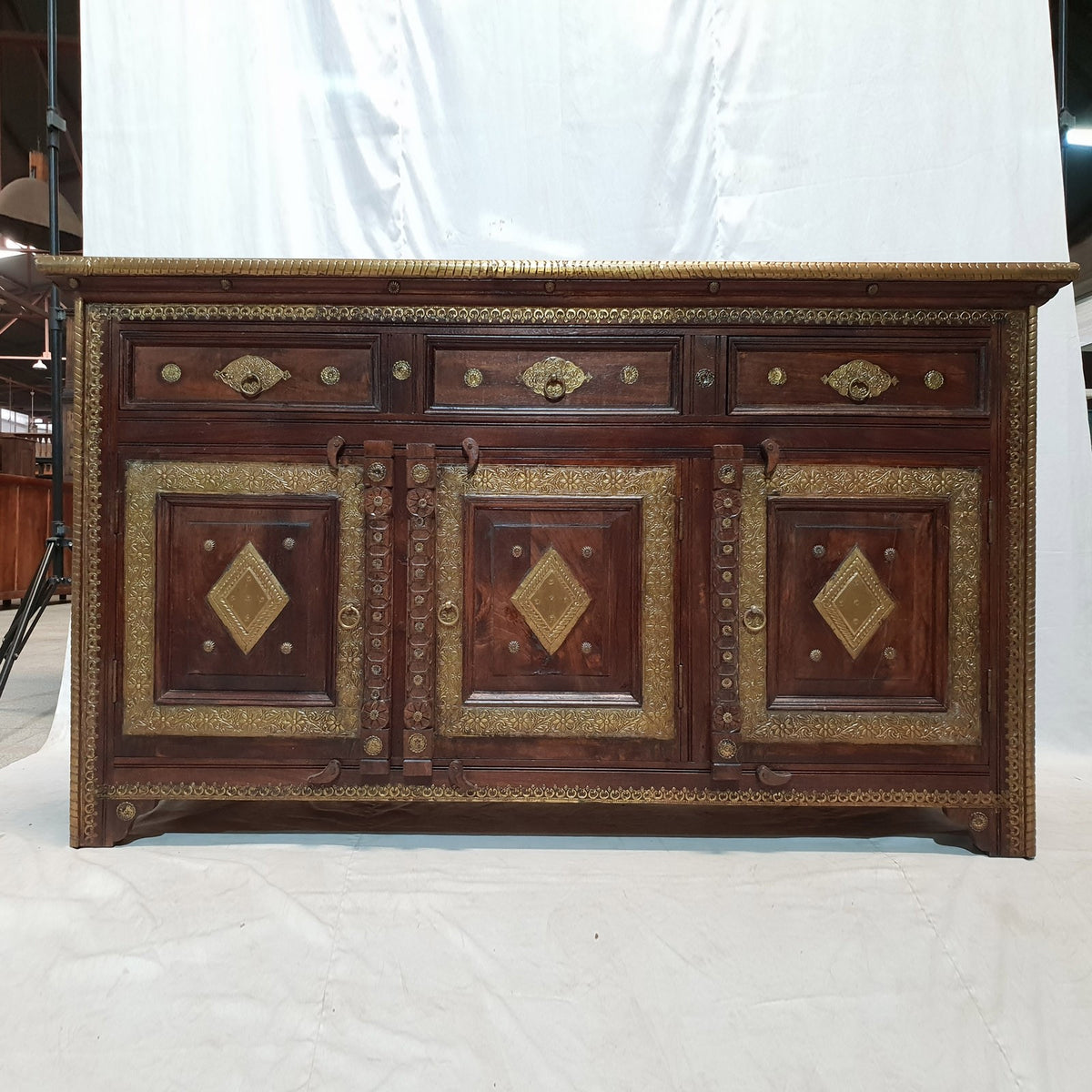 Indian Antique Solid Wood Brass sideboard 3 Door and 3 Drawer 160x50x94cm