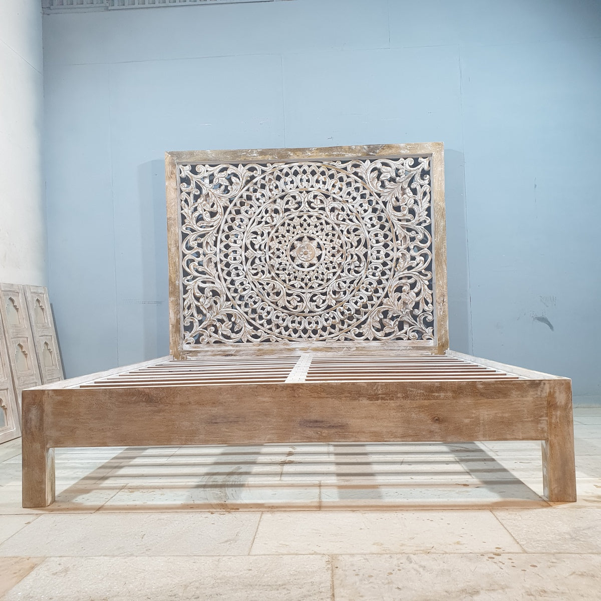 Handmade Indian Furniture Solid Mango Wood King Sized Bed Frame With Bed Head