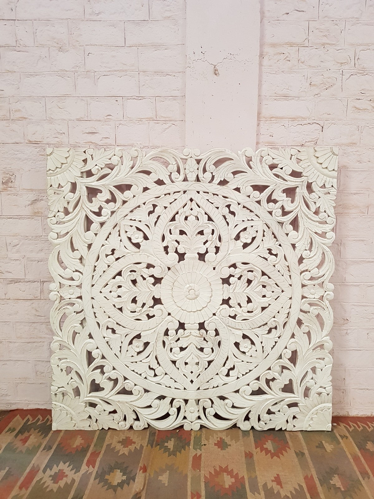 Floral Beautiful Hand Carved Indian Solid Wood Bed Panel / Bed Head 20% White Wash 200x200cm