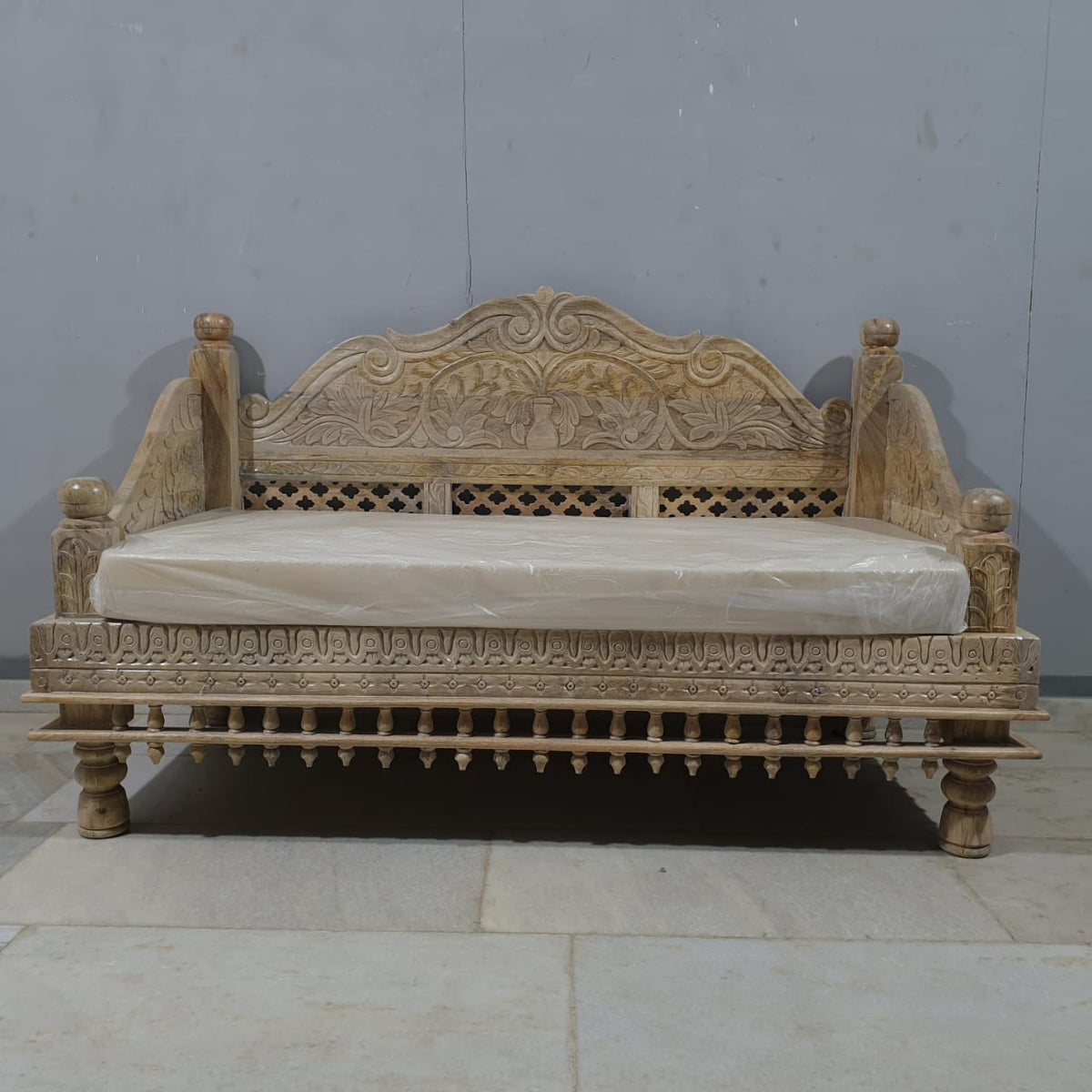 Indian Wooden Handmade Carved Balinese Daybed Sofa D17