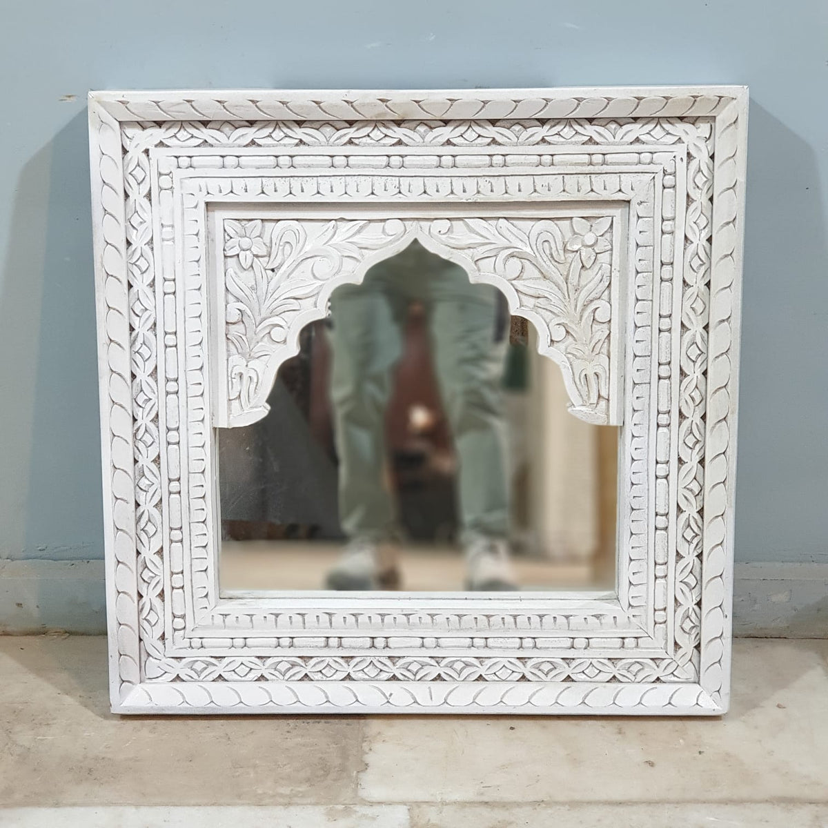 VARSHA Mehrab Indian Hand Carved Mirror Arched Globe Wooden Wall Decor 60x60cm White