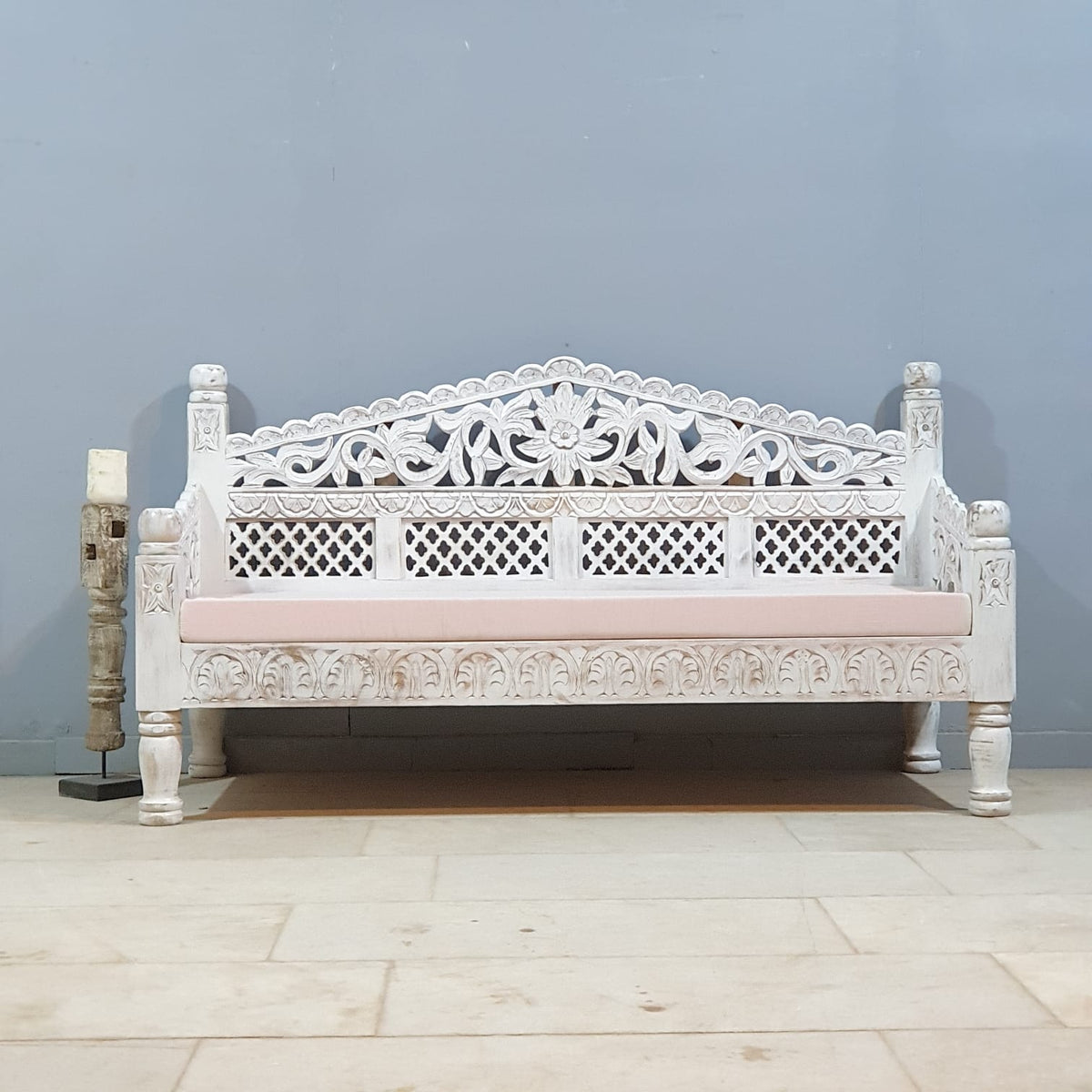 Mughal Garden Hand Carved Balinese Daybed Whitewash 155X70X85 cm