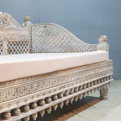 Mughal Garden Hand Carved Balinese Daybed Whitewash 160X95X90 cm