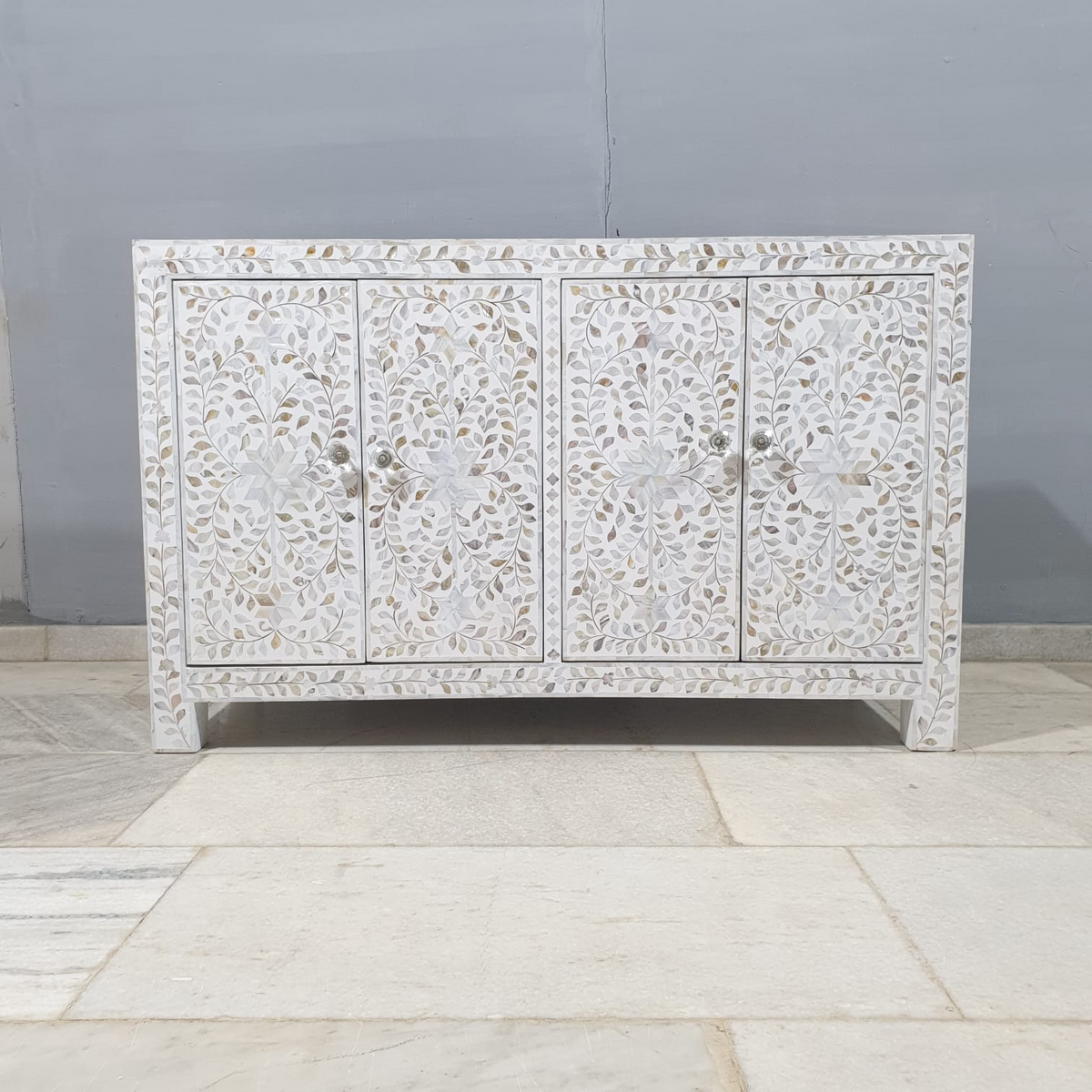 Mother of Pearl Inlay Modish Solid Wood Floral Pattern Sideboard C50