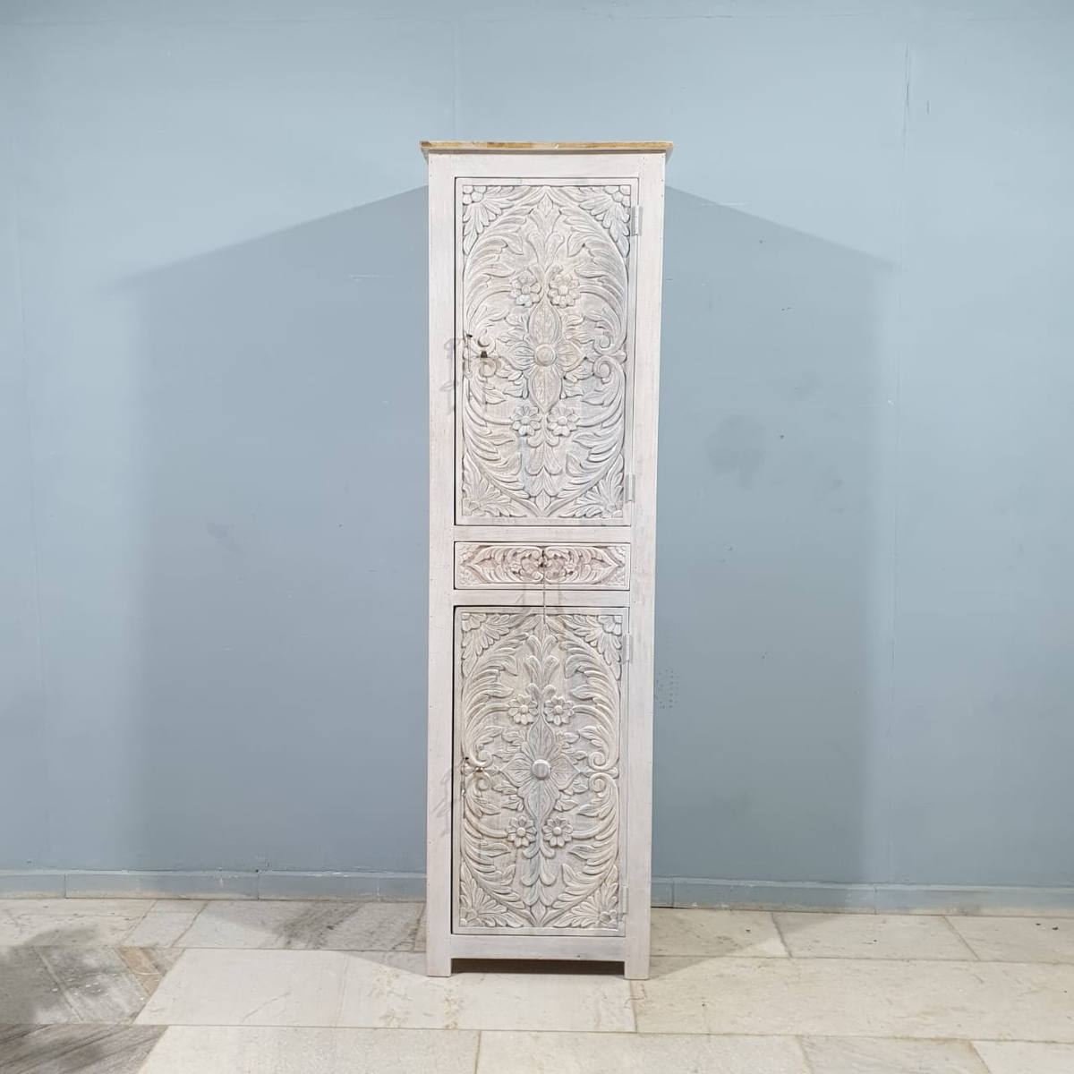 Indian Hand Carved Mango Wood 2 Doors and 1 Drawer Cabinet D116