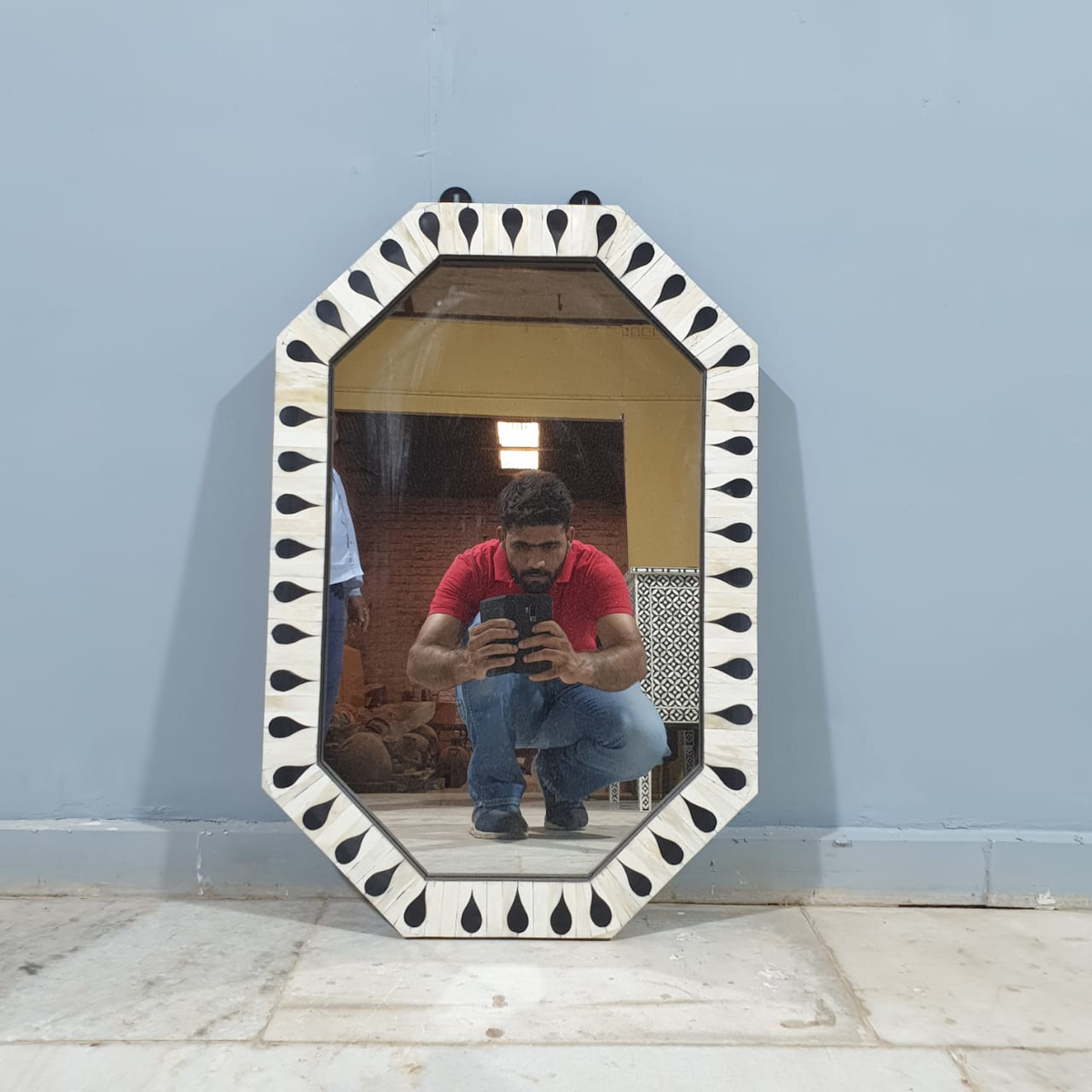 Bone Inlay Octagon Modish Mirror Frame White Flower Petal Pattern 31