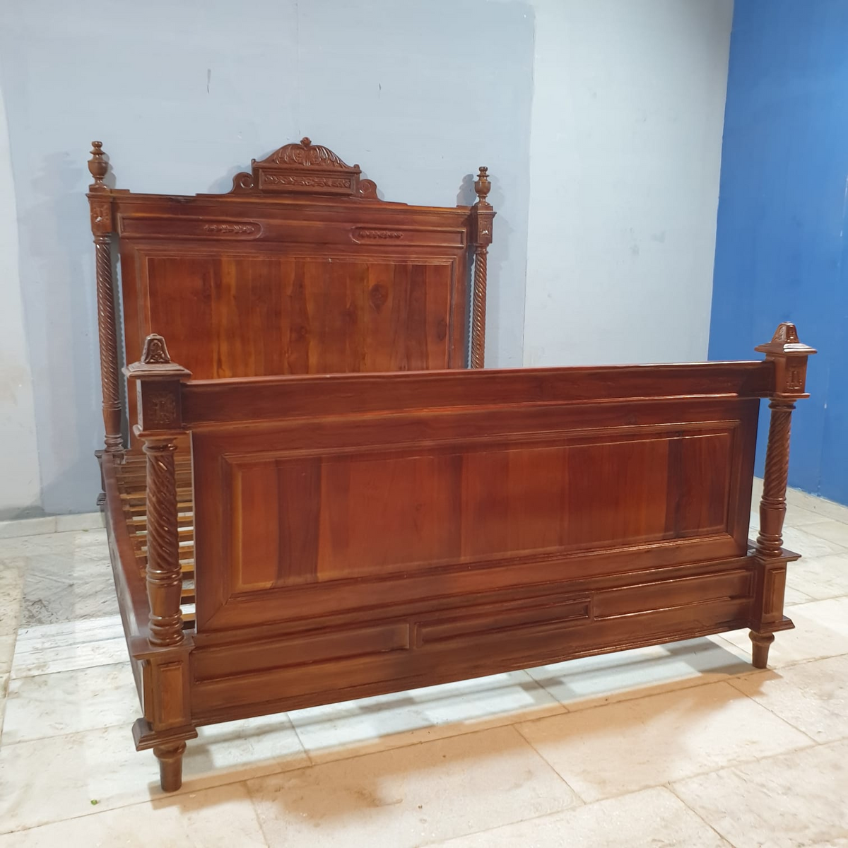 Handmade Carved Indian Furniture Teak Wood king size bed 183x203 cm