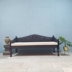 Handmade Indian Furniture Solid Mango Wood Carved Balinese Daybed Sofa Seat With Mattress