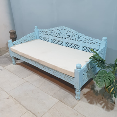 Handmade Indian Furniture Solid Mango Wood Carved Balinese Daybed Sofa Seat With Mattress