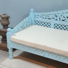 Handmade Indian Furniture Solid Mango Wood Carved Balinese Daybed Sofa Seat With Mattress