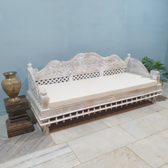 Handmade Indian Furniture Solid Mango Wood Carved Balinese Daybed Sofa Seat With Mattress