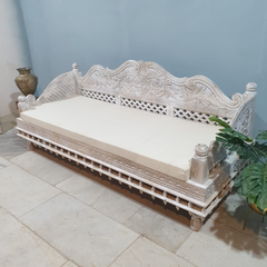 Handmade Indian Furniture Solid Mango Wood Carved Balinese Daybed Sofa Seat With Mattress