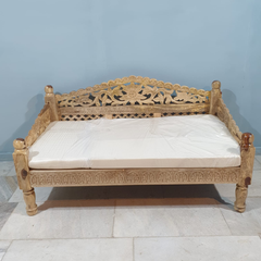 Handmade Indian Furniture Solid Mango Wood Carved Balinese Daybed Sofa Seat With Mattress