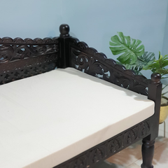 Handmade Indian Furniture Solid Mango Wood Carved Balinese Daybed Sofa Seat With Mattress