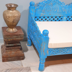 Handmade Indian Furniture Solid Mango Wood Carved Balinese Daybed Sofa Seat With Mattress