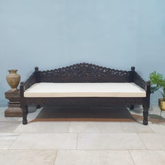 Handmade Indian Furniture Solid Mango Wood Carved Balinese Daybed Sofa Seat With Mattress