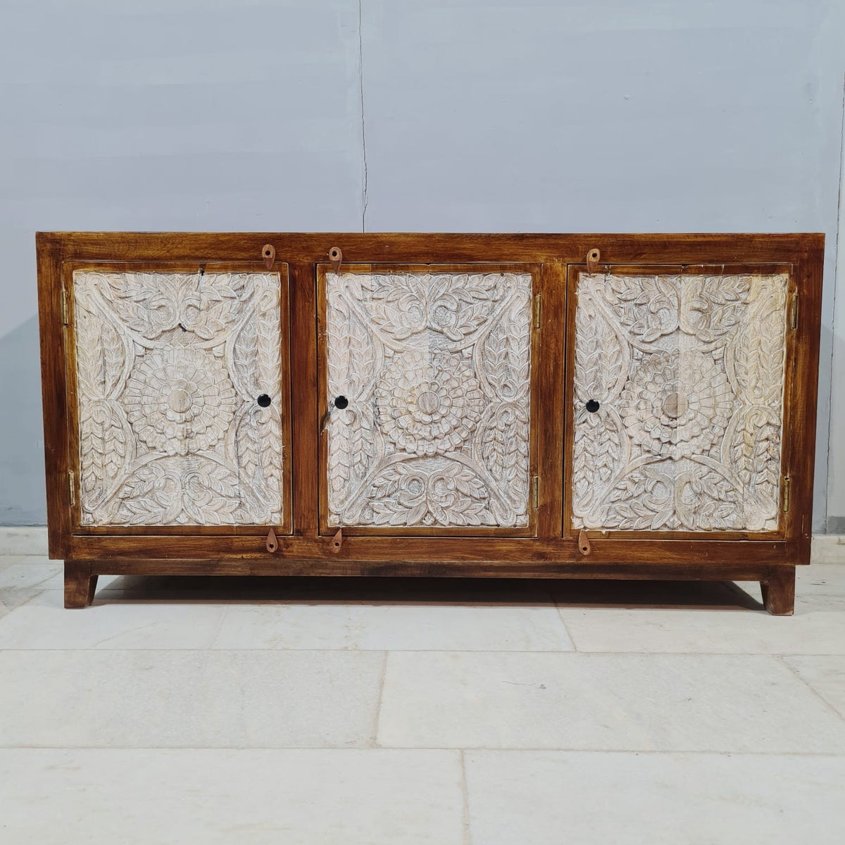 Indian Handmade Carved Solid Hard Wood Carved 3 Doors Sideboard Brown 165X40X95Cm